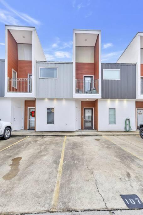 Cozy 2 Bed Townhome Near The Hospital Lafayette Ngoại thất bức ảnh