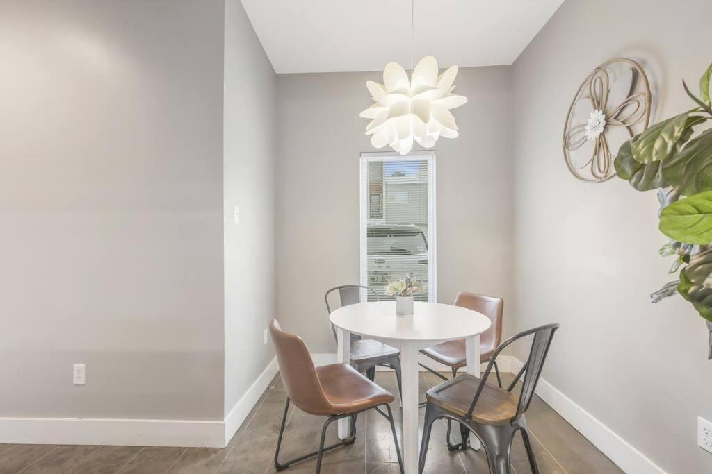 Cozy 2 Bed Townhome Near The Hospital Lafayette Ngoại thất bức ảnh