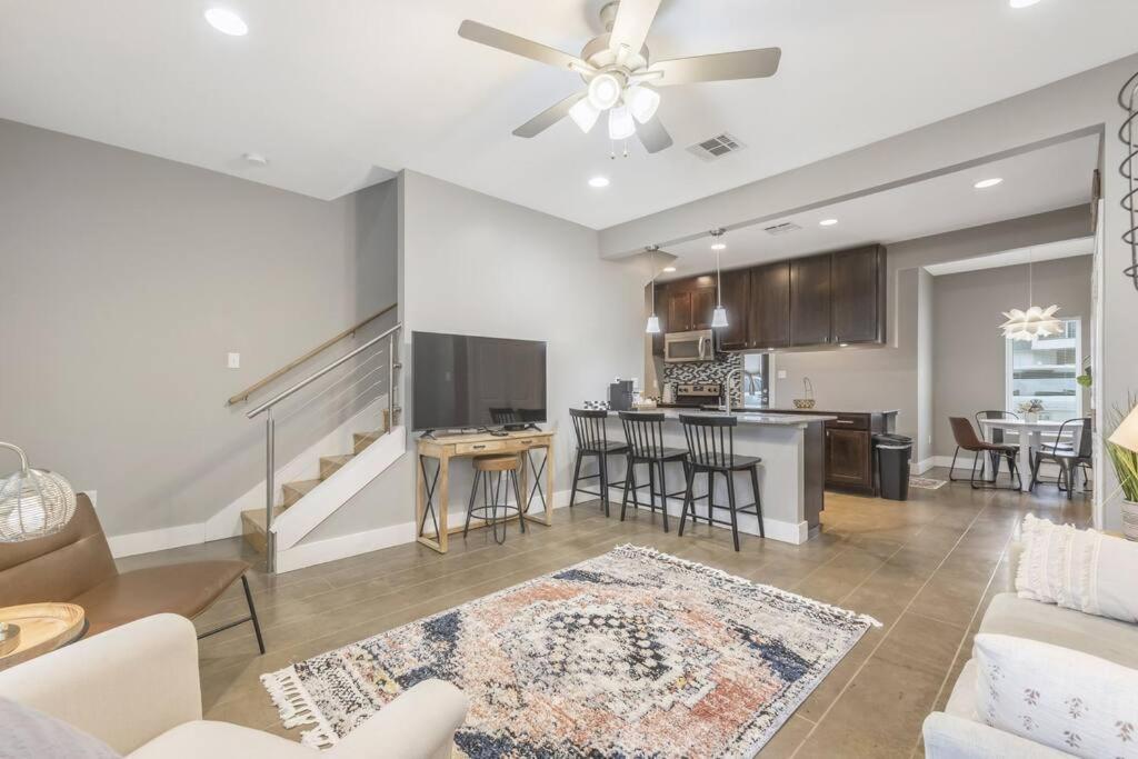 Cozy 2 Bed Townhome Near The Hospital Lafayette Ngoại thất bức ảnh